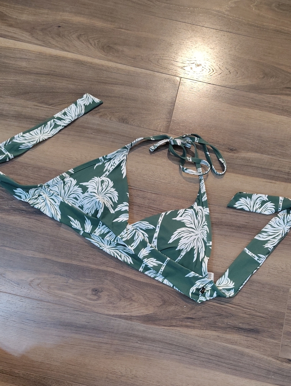 👕2 For 15$ Or 3 For 20$👕La Vie En Rose Aqua Green & White Tropical Bikini Top